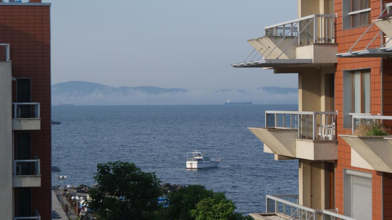 Cozy Apartment With Sea View And Free Parking Pomorie Exterior photo