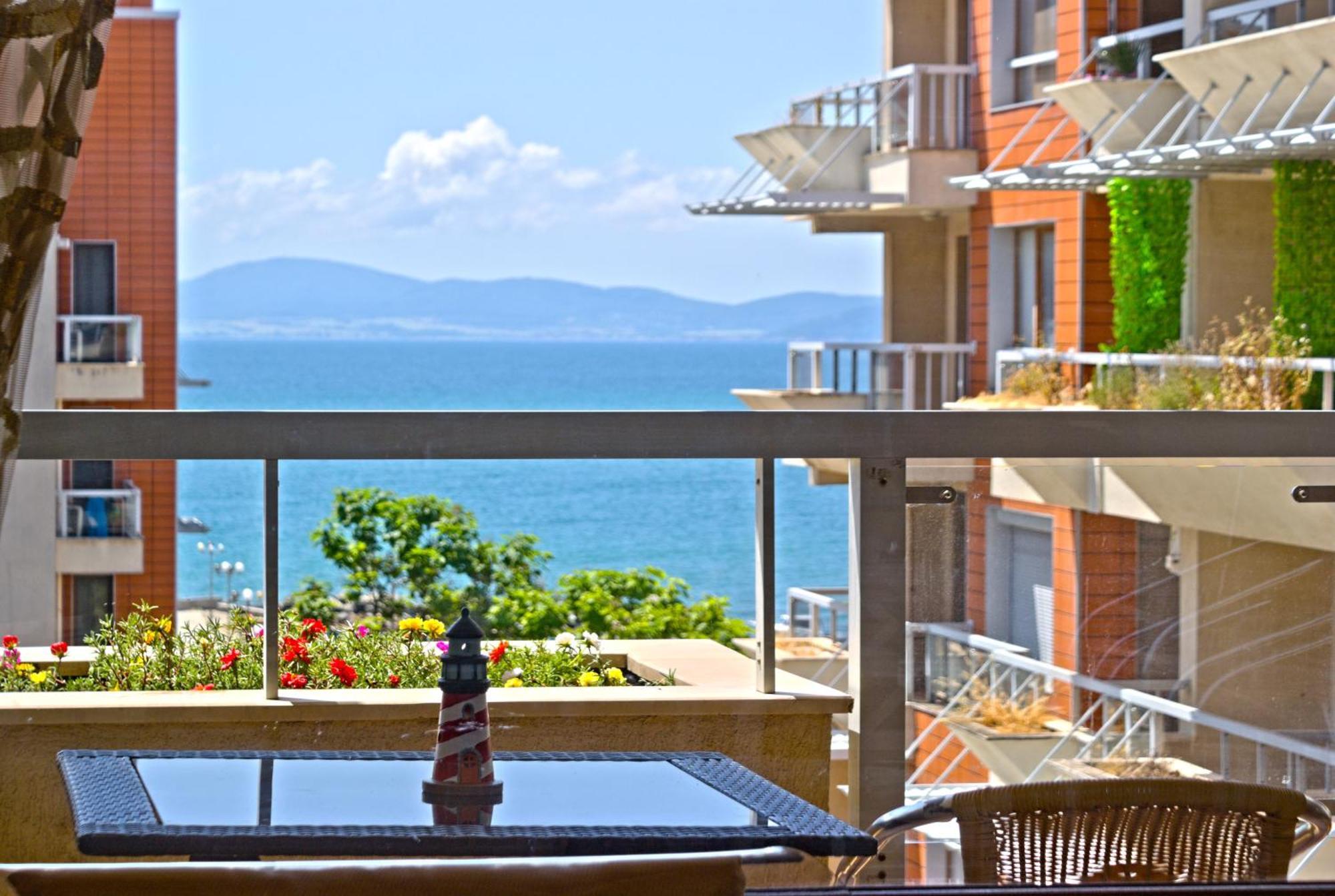 Cozy Apartment With Sea View And Free Parking Pomorie Exterior photo